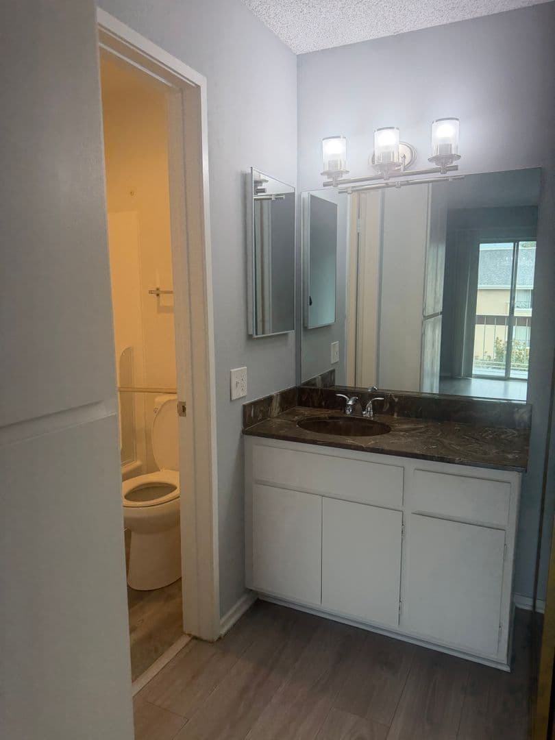 Los Angeles Apartment: 400 S. Kingsley Drive
