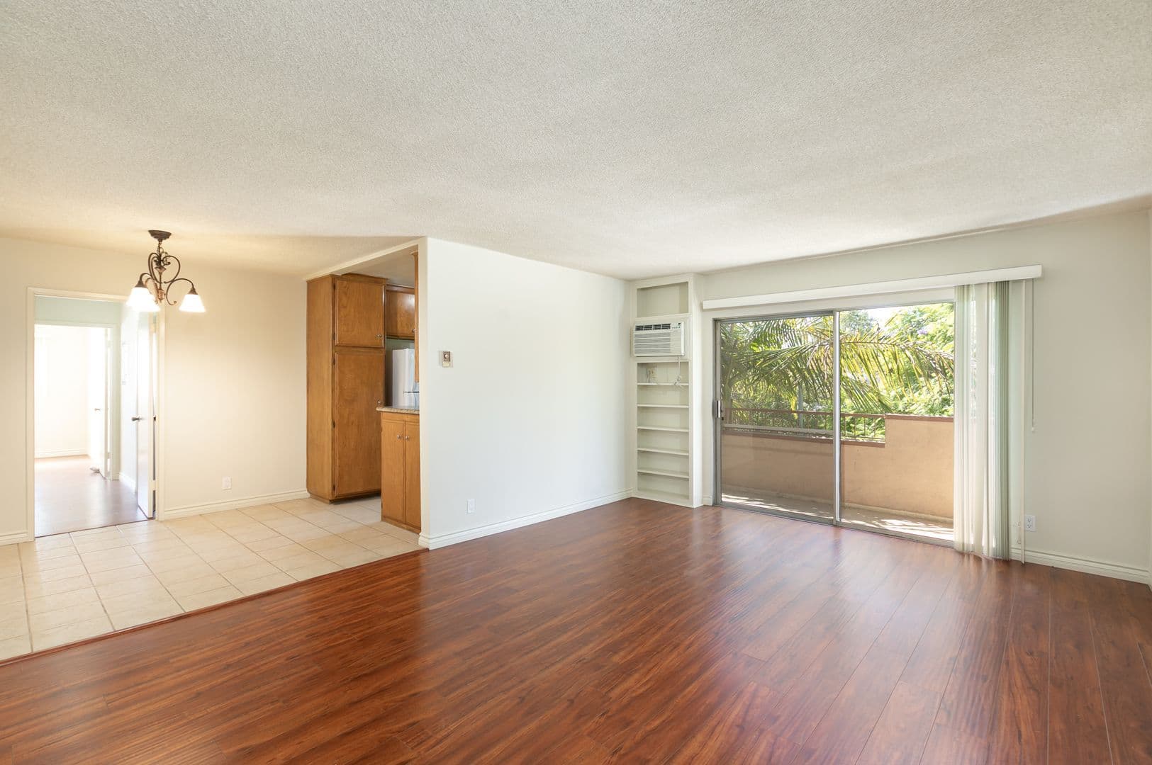 West Hollywood Apartment: 1030 N Harper Ave.