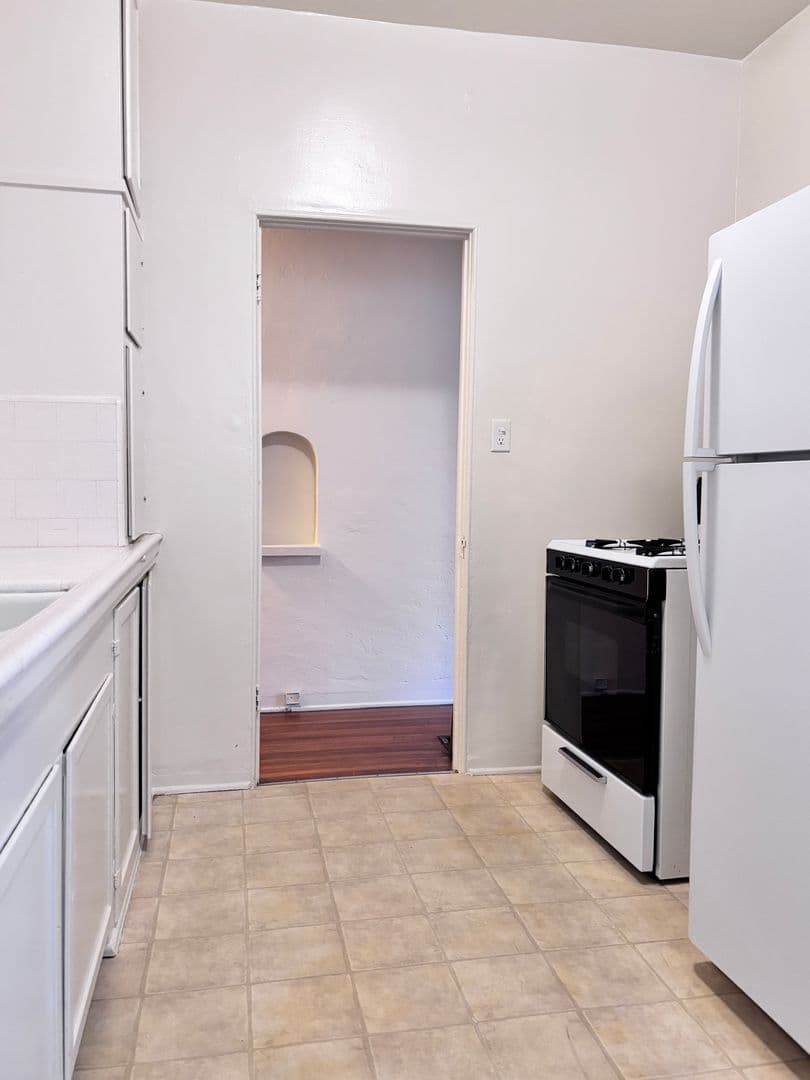 Los Angeles Apartment: 422 N. Hayworth Ave.