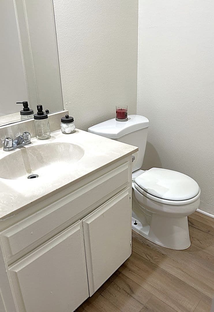Van Nuys Apartment: 7457 Woodman Ave.