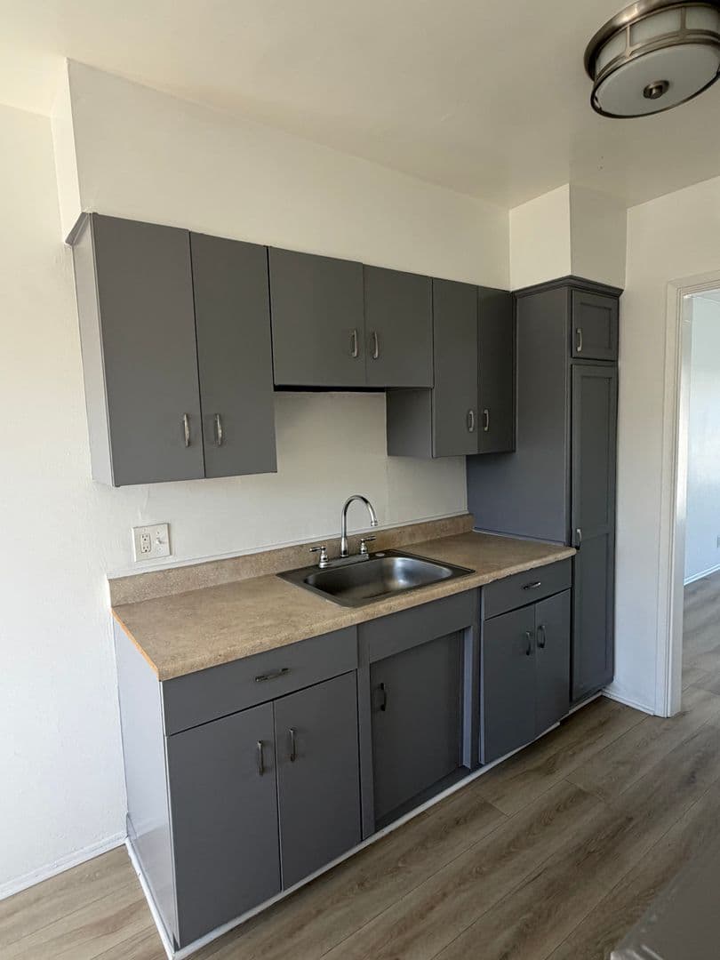 Los Angeles Apartment: 7220 Hollywood Blvd