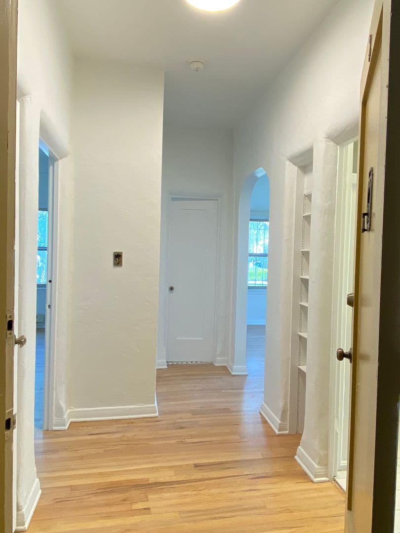 Los Angeles Apartment: 369 North Spaulding Avenue