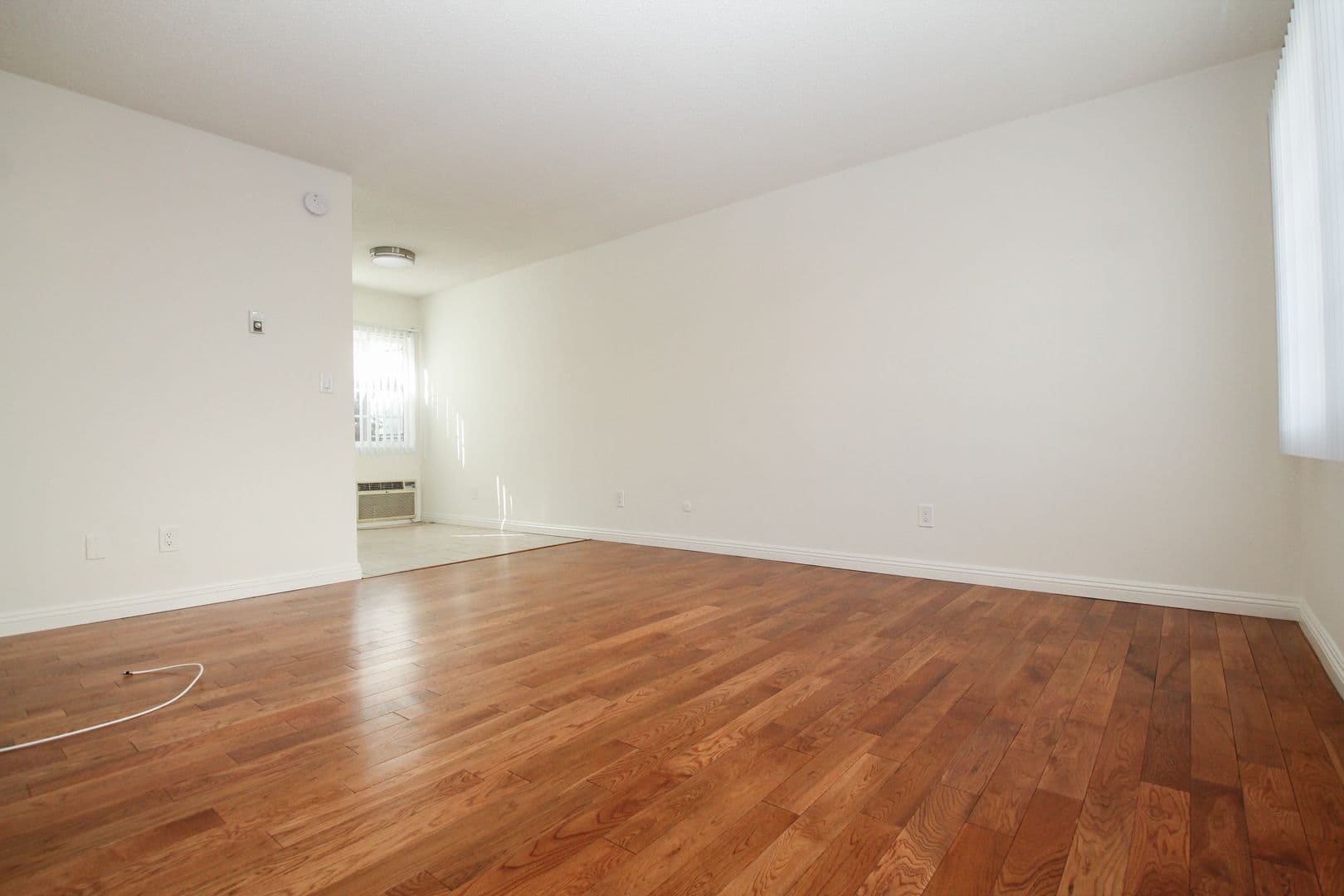Sherman Oaks Apartment: 15339 Weddington St.