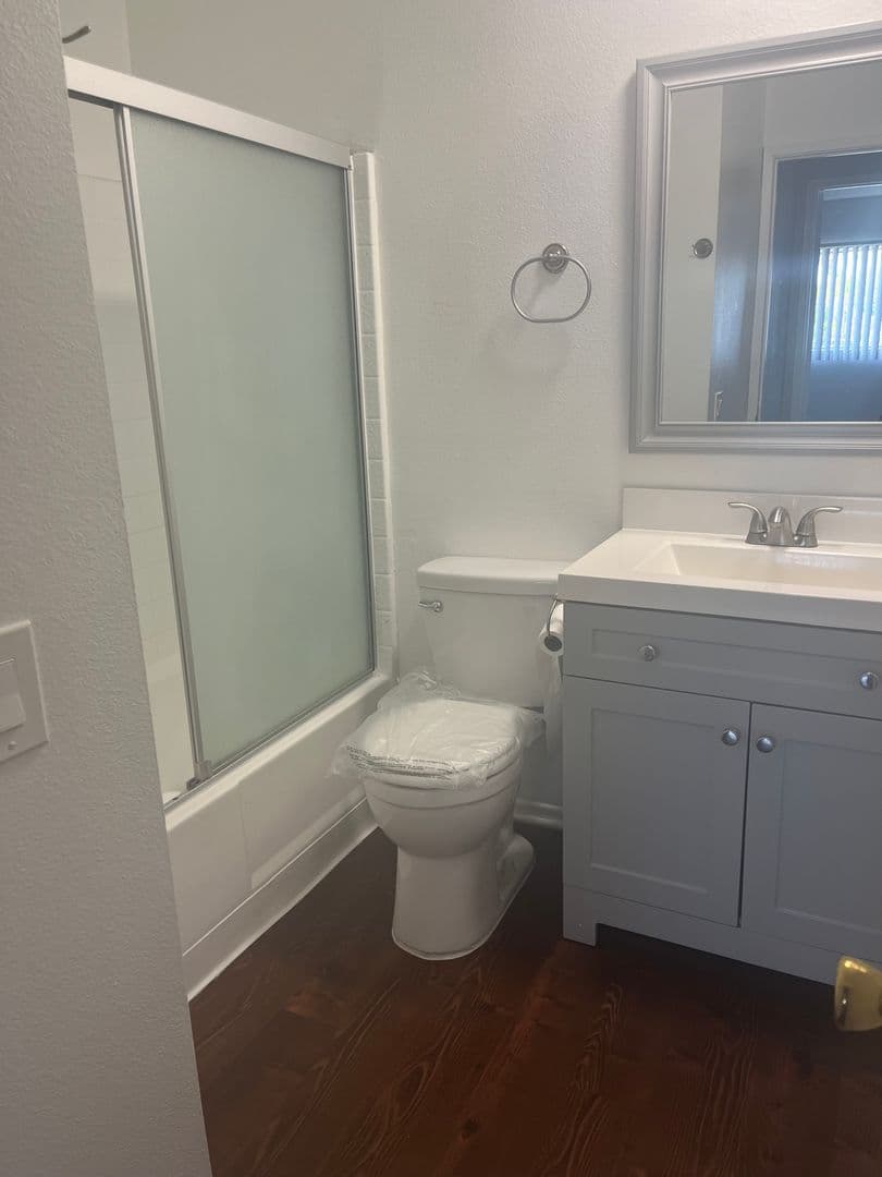 Van Nuys Apartment: 7320 Hazeltine Avenue
