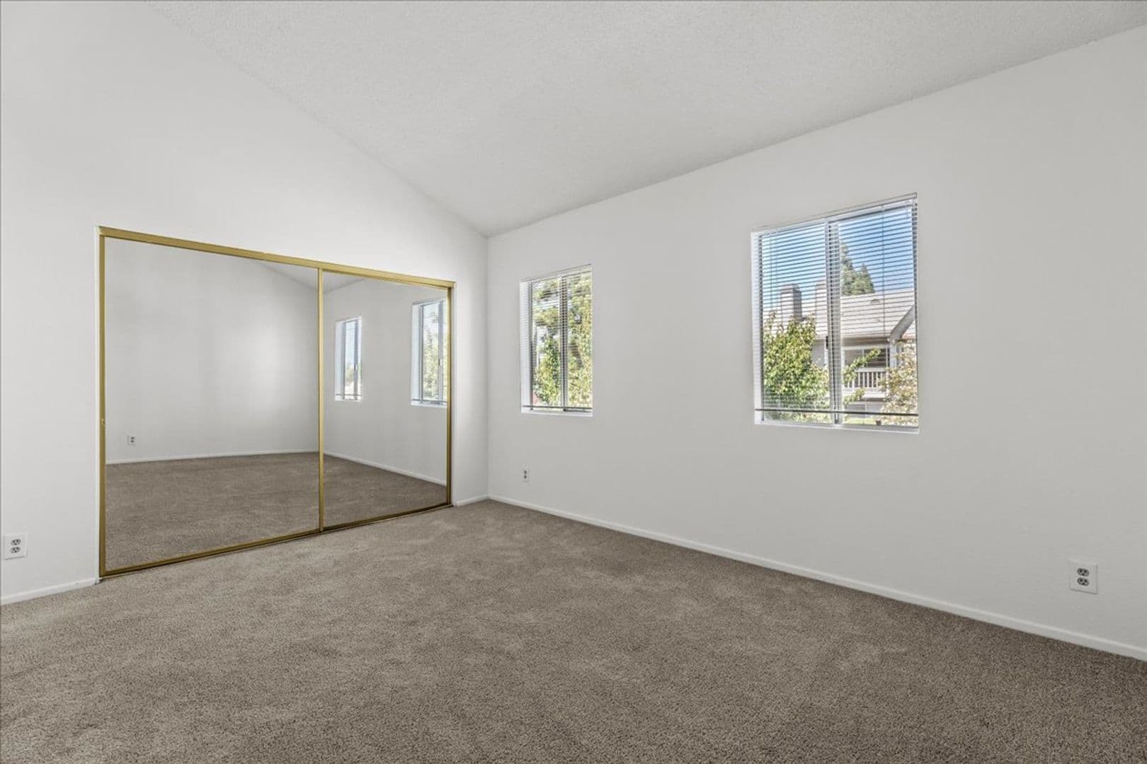 North Hills Apartment: 9660 Sepulveda Blvd