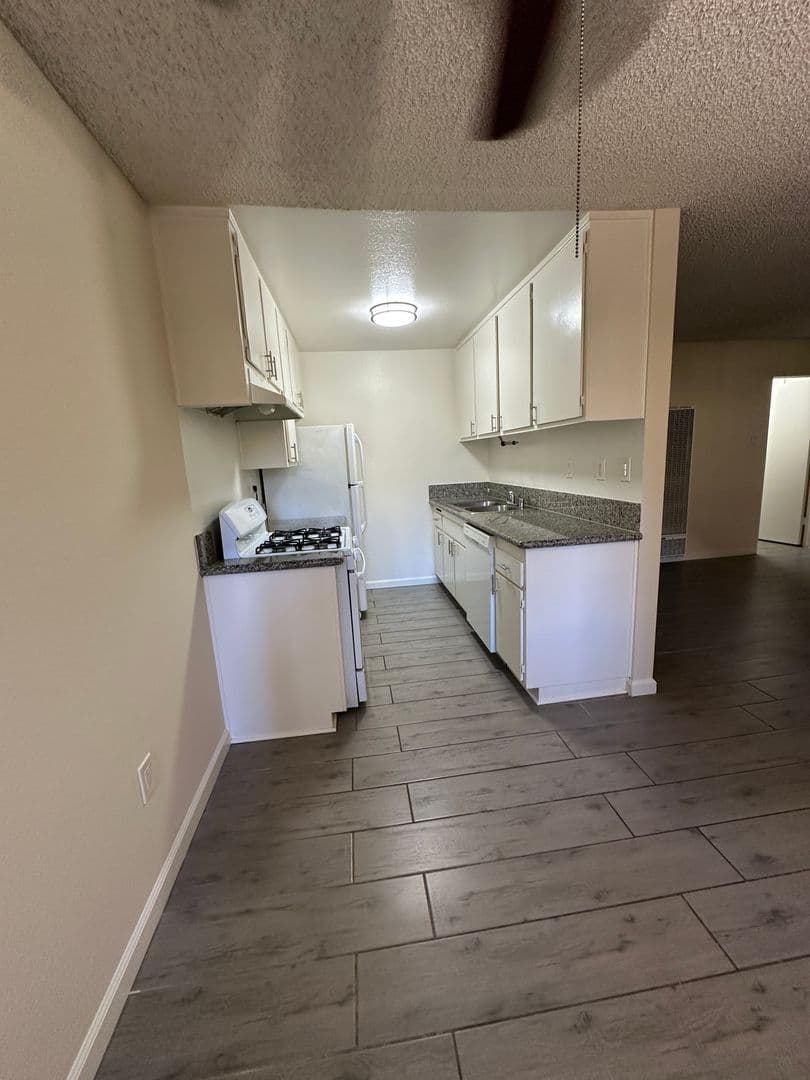 Valley Village Apartment: 5328 Hermitage Avenue
