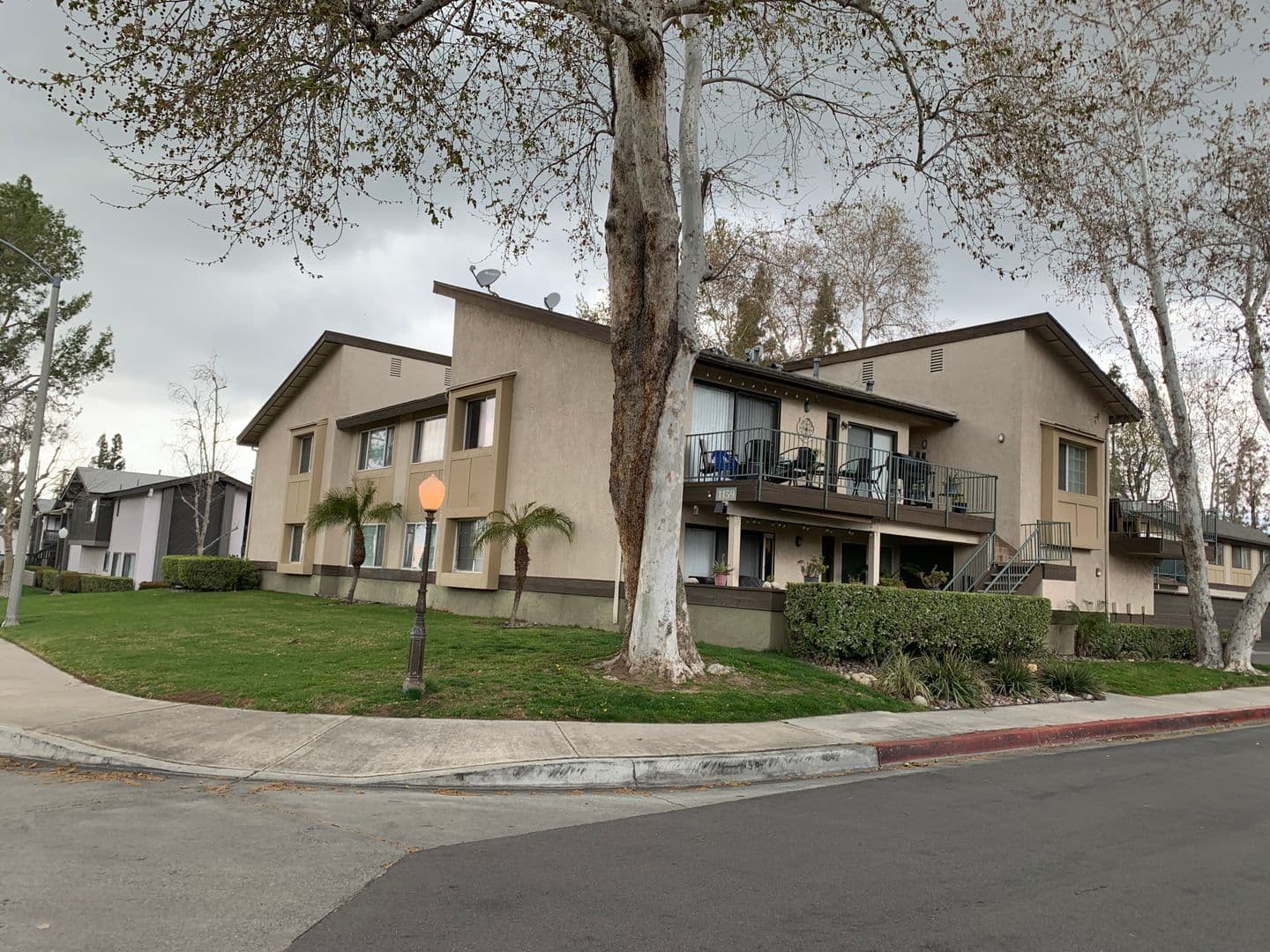 Redlands Apartment: 1176 E LUGONIA AVE 16