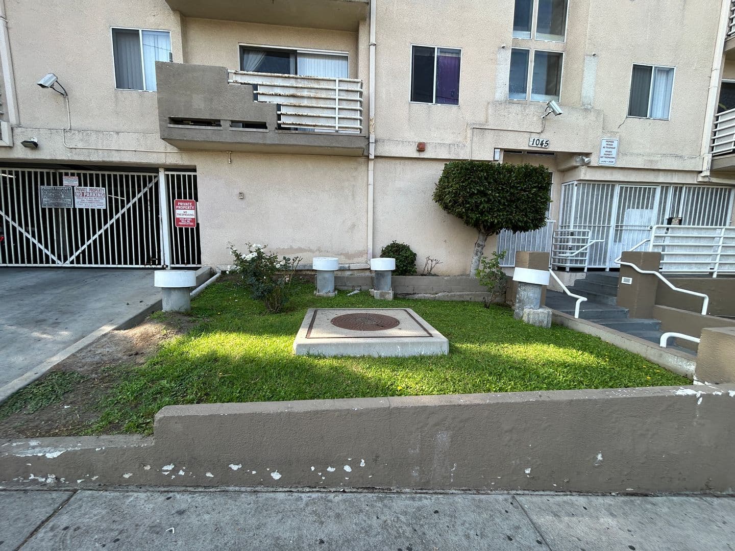 Los Angeles Apartment: 1045 S. Ardmore Avenue