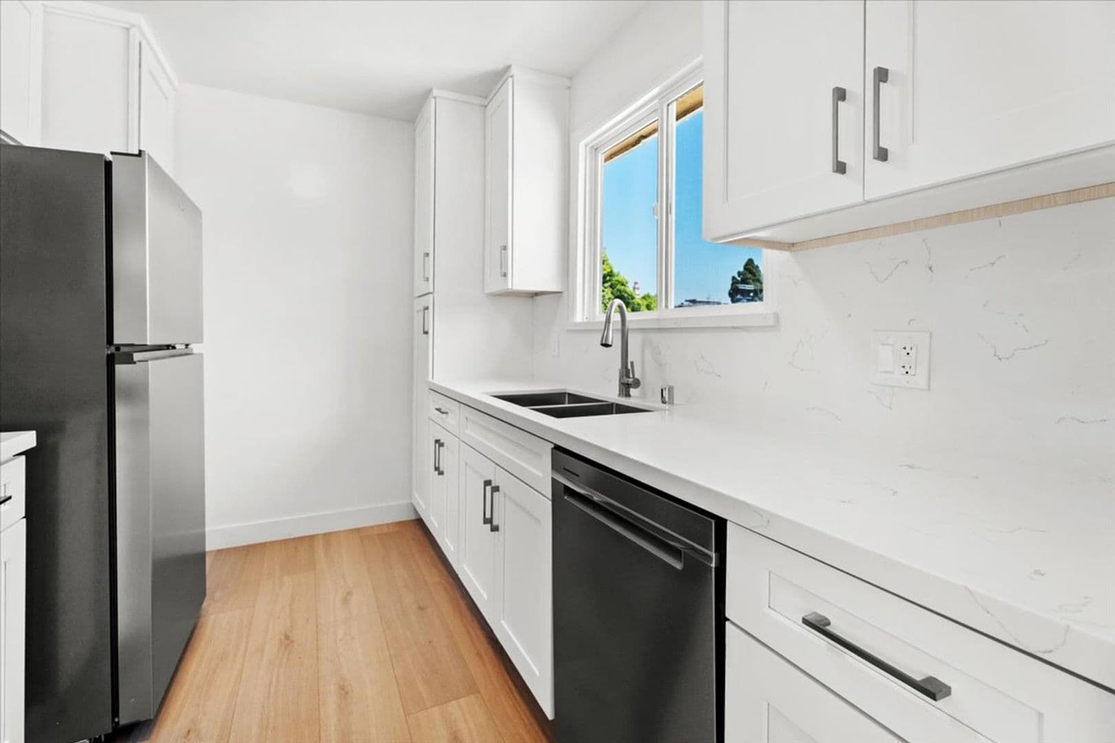 Los Angeles Apartment: 1033 S. Holt Ave.