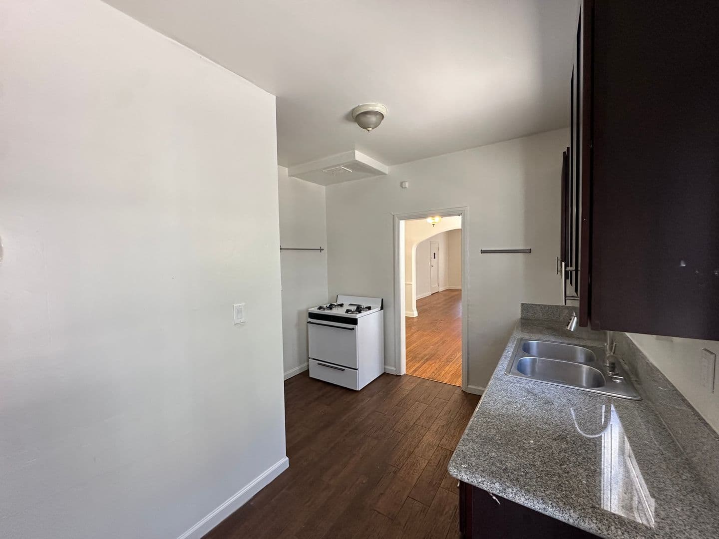 Los Angeles Apartment: 454 N. Orange Grove Ave.