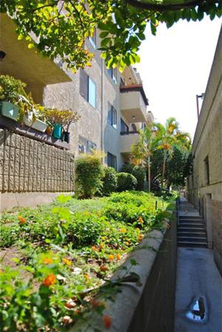 Van Nuys Apartment: 16000 SHERMAN WAY