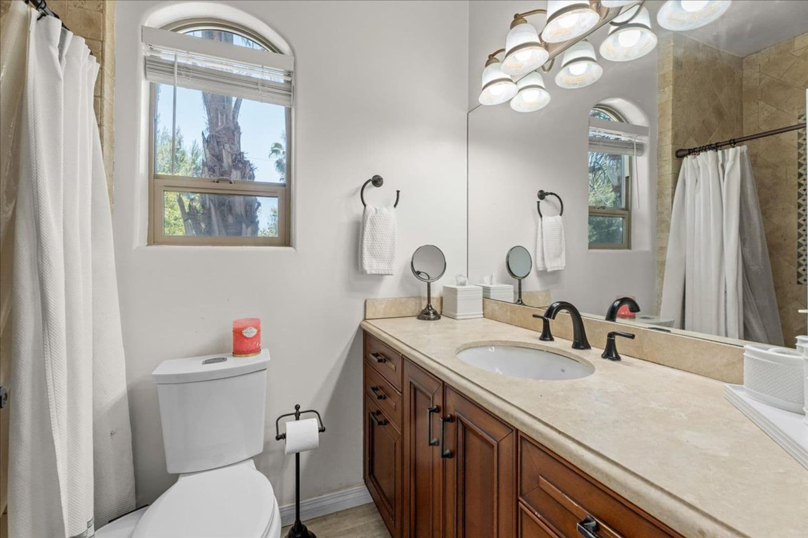 Valley Village Townhome: 5404 Bellingham Ave #2