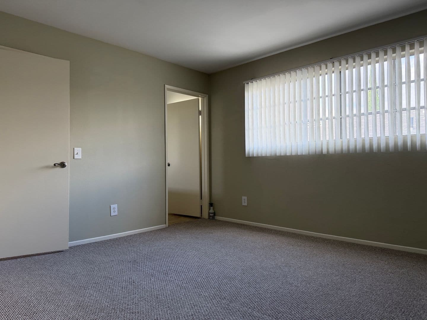Toluca Lake Apartment: 10825 Blix Street