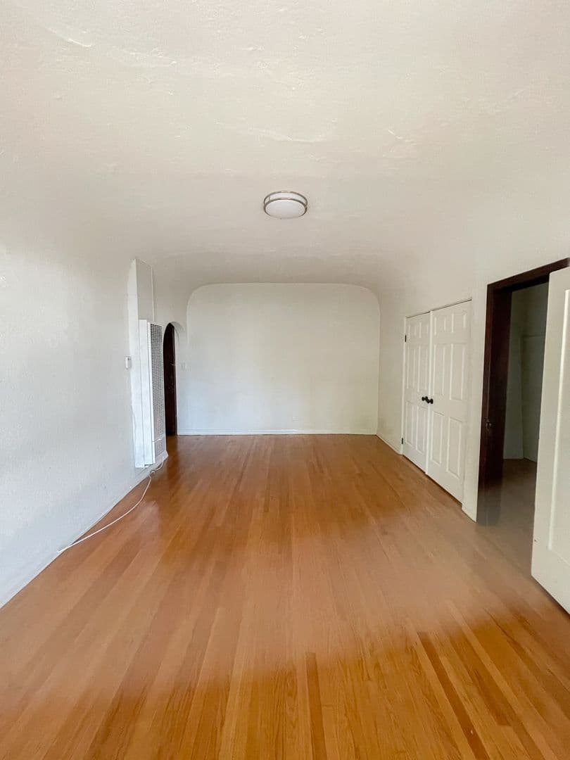 Los Angeles Apartment: 367 N Orange Grove Ave.
