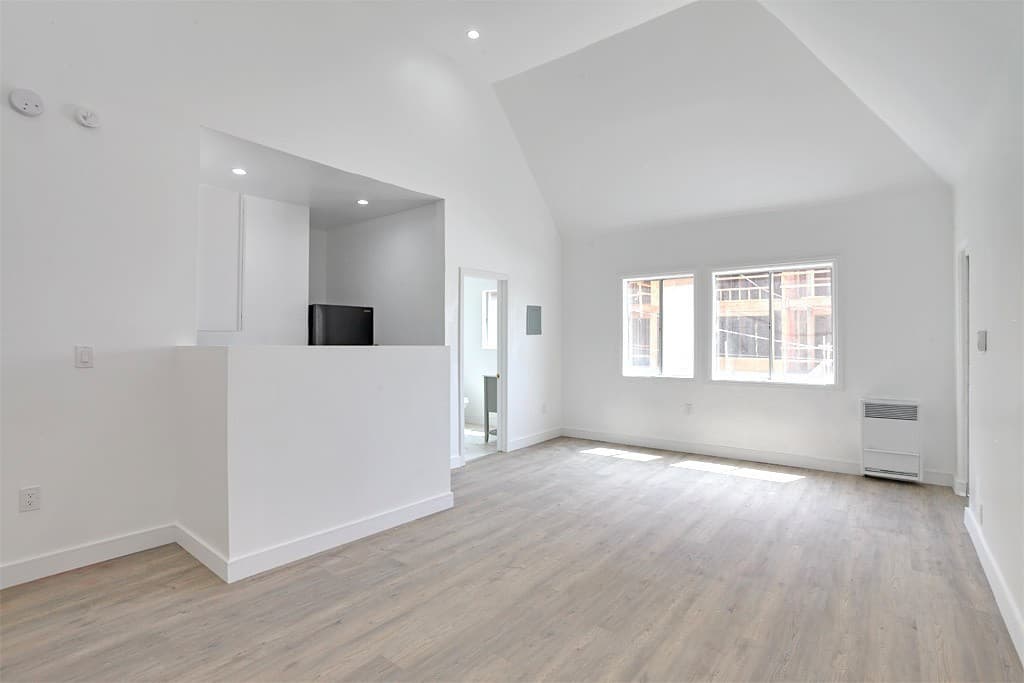 Los Angeles Apartment: 722 S Manhattan Place