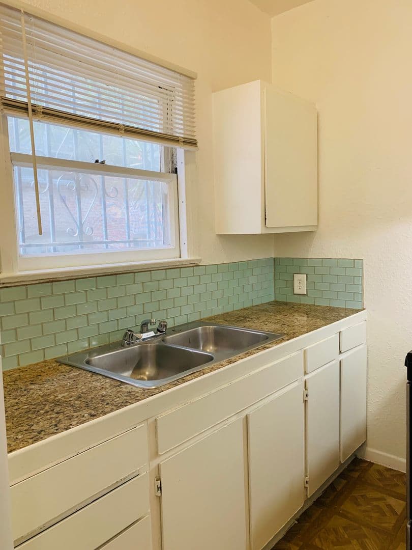 Hollywood Apartment: 6755-6773 Yucca St and 6424 Yucca Street
