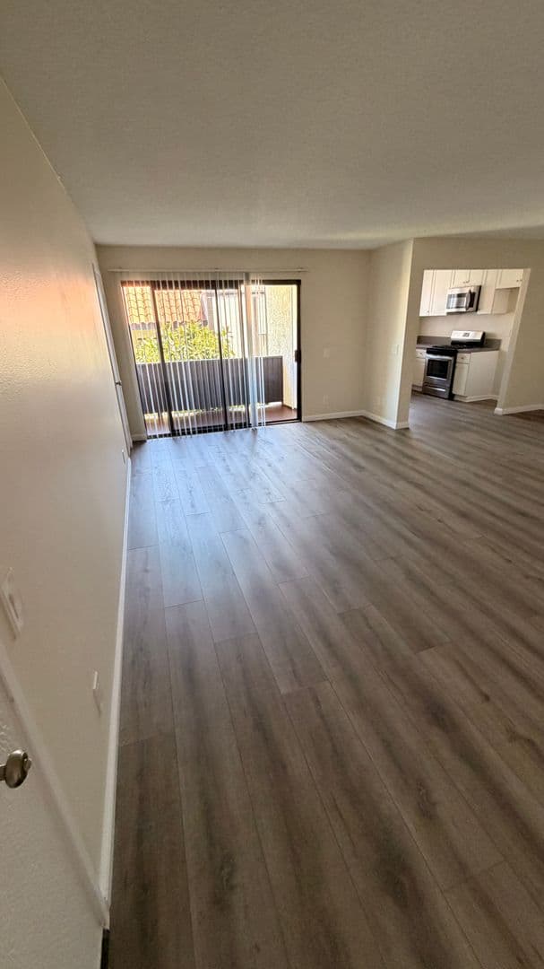 Sunland Apartment: 8608 Foothill Blvd