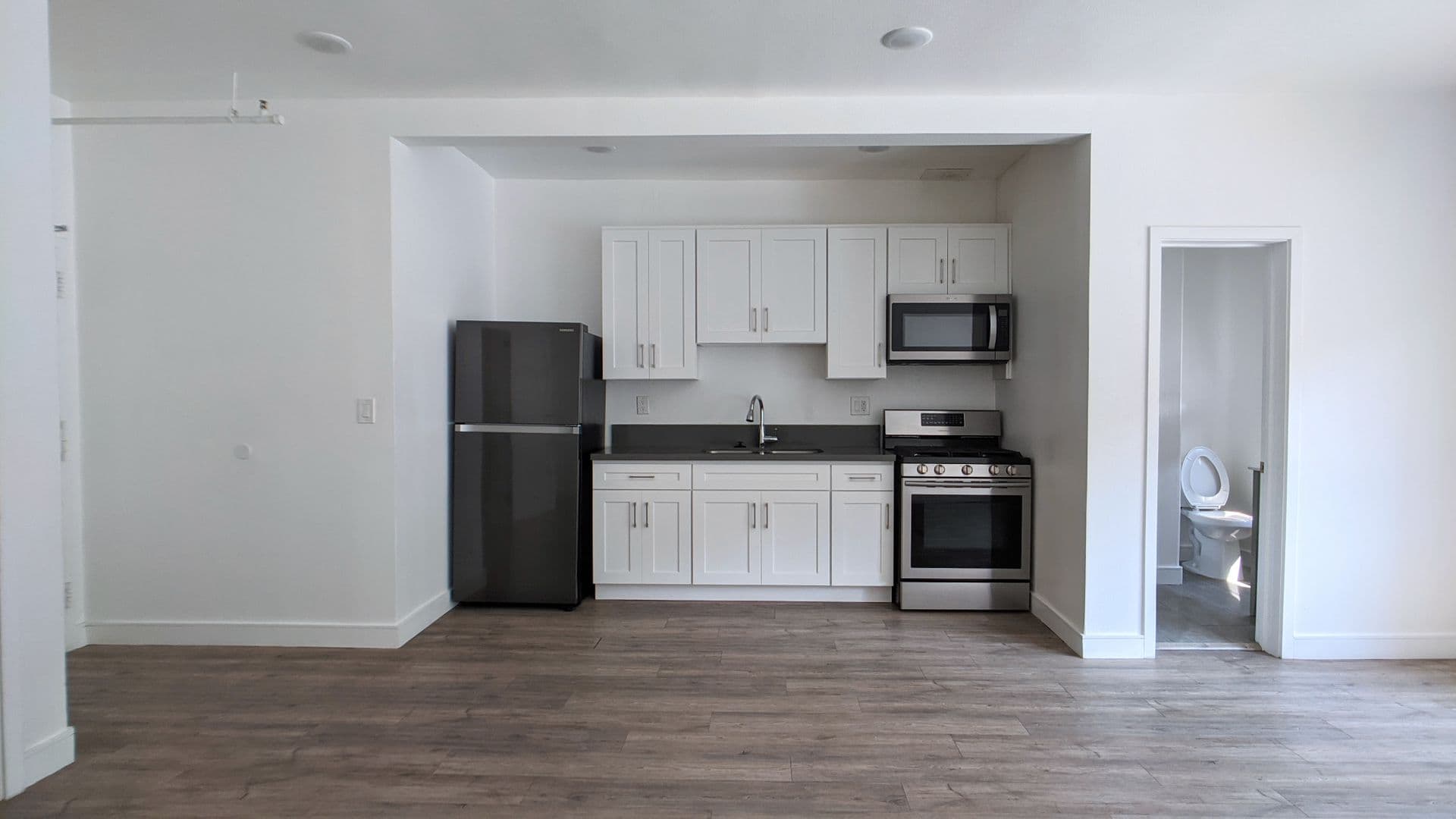 Los Angeles Apartment: 722 S Manhattan Place