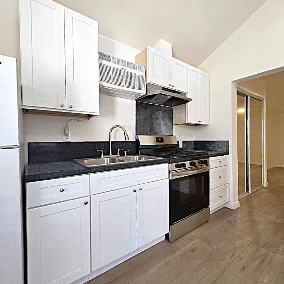 North Hollywood Apartment: 5301-5303 Cartwright Ave.