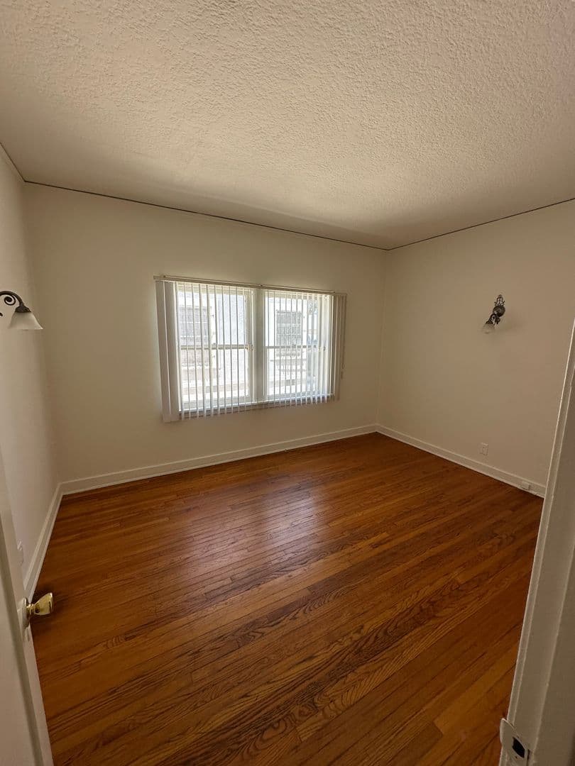 Los Angeles Apartment: 454 N. Orange Grove Ave.