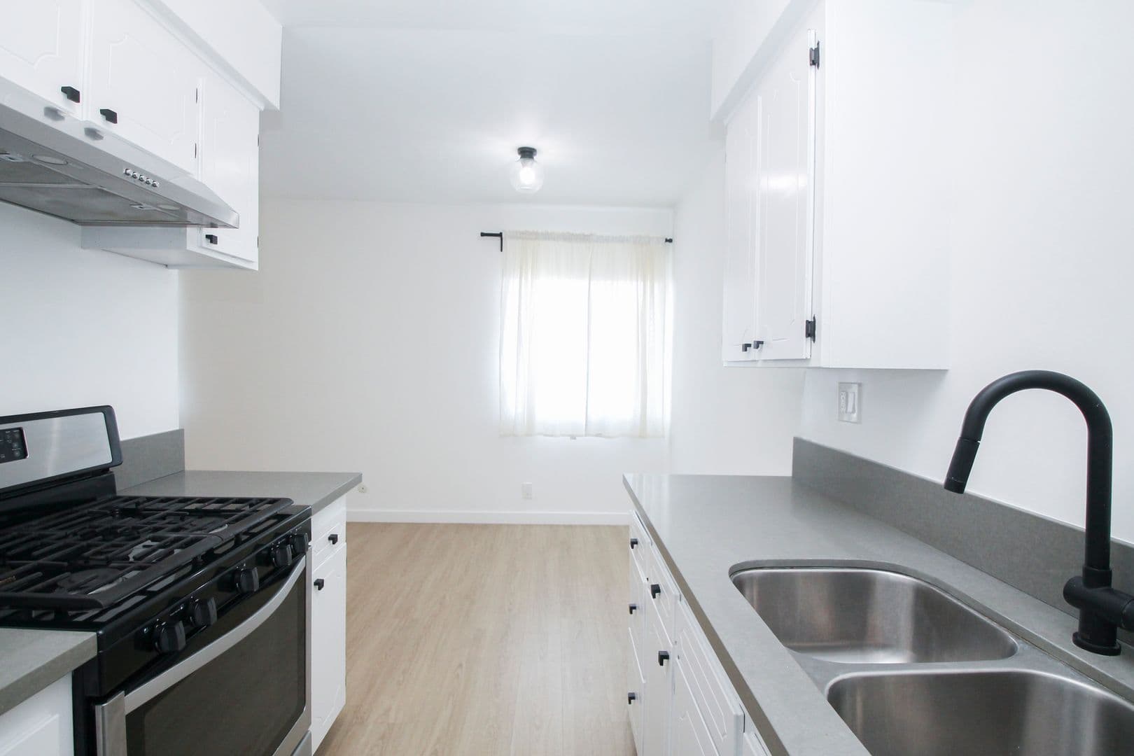 Hawthorne Apartment: 4378 W. 138th St.