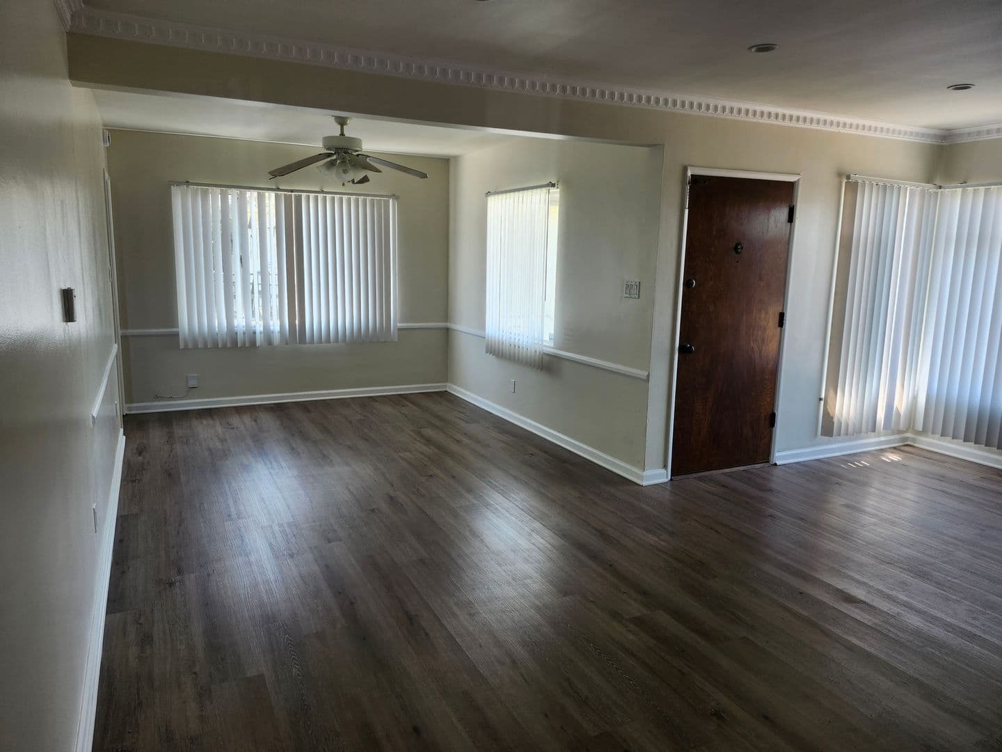 Los Angeles Apartment: 5259 W. Slauson