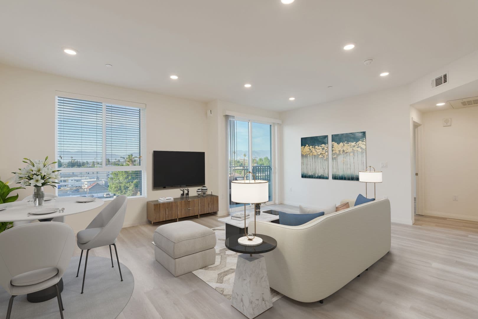 Van Nuys Apartment: 13724 Victory Blvd.