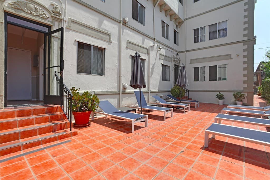 Los Angeles Apartment: 722 S Manhattan Place