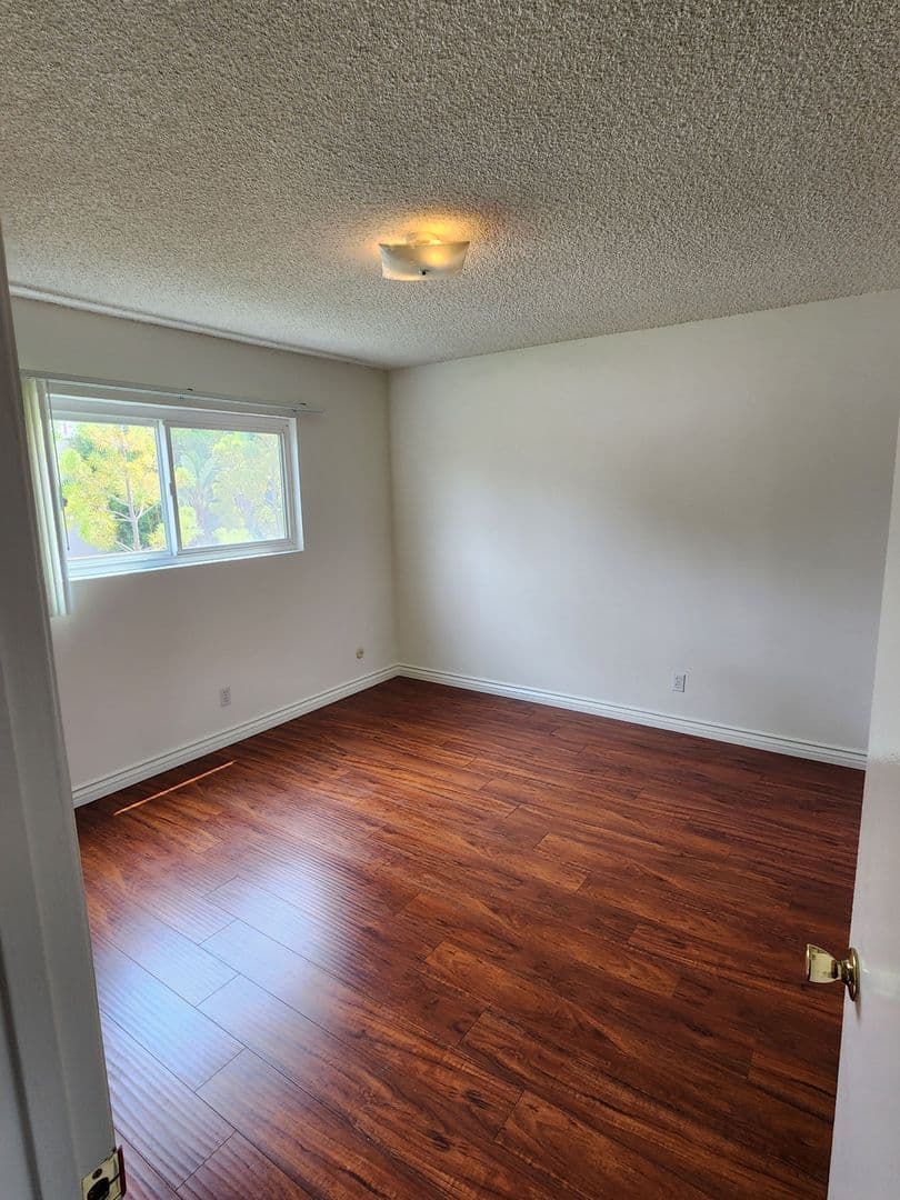 Los Angeles Apartment: 519 N. Hayworth Ave.