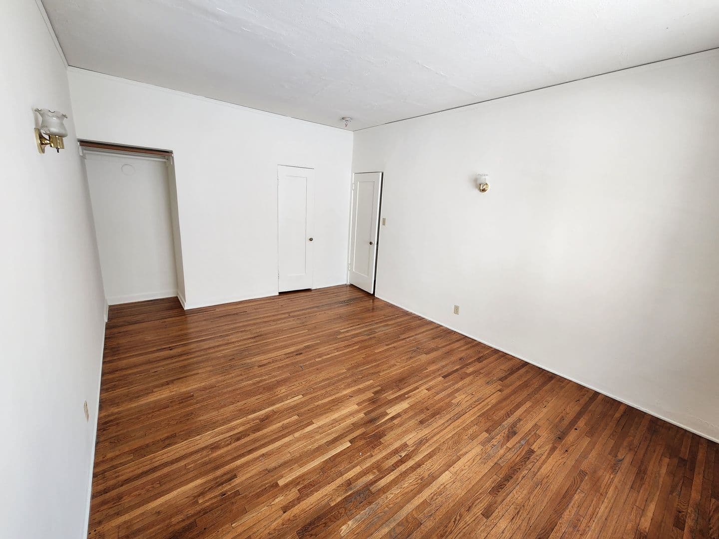 Los Angeles Apartment: 422 N. Hayworth Ave.