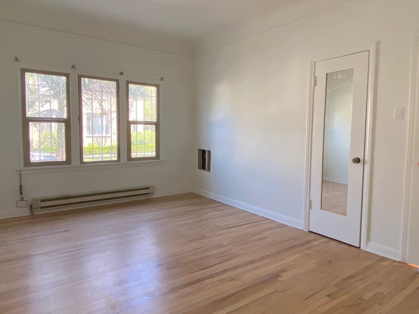 Los Angeles Apartment: 369 North Spaulding Avenue