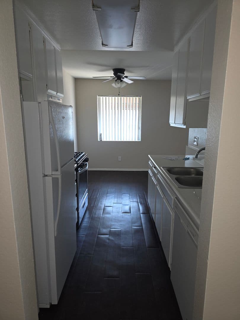 Northridge Apartment: 18415 Dearborn Street