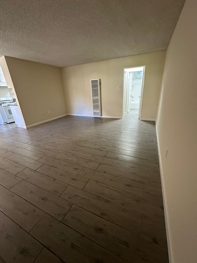 Valley Village Apartment: 5328 Hermitage Avenue