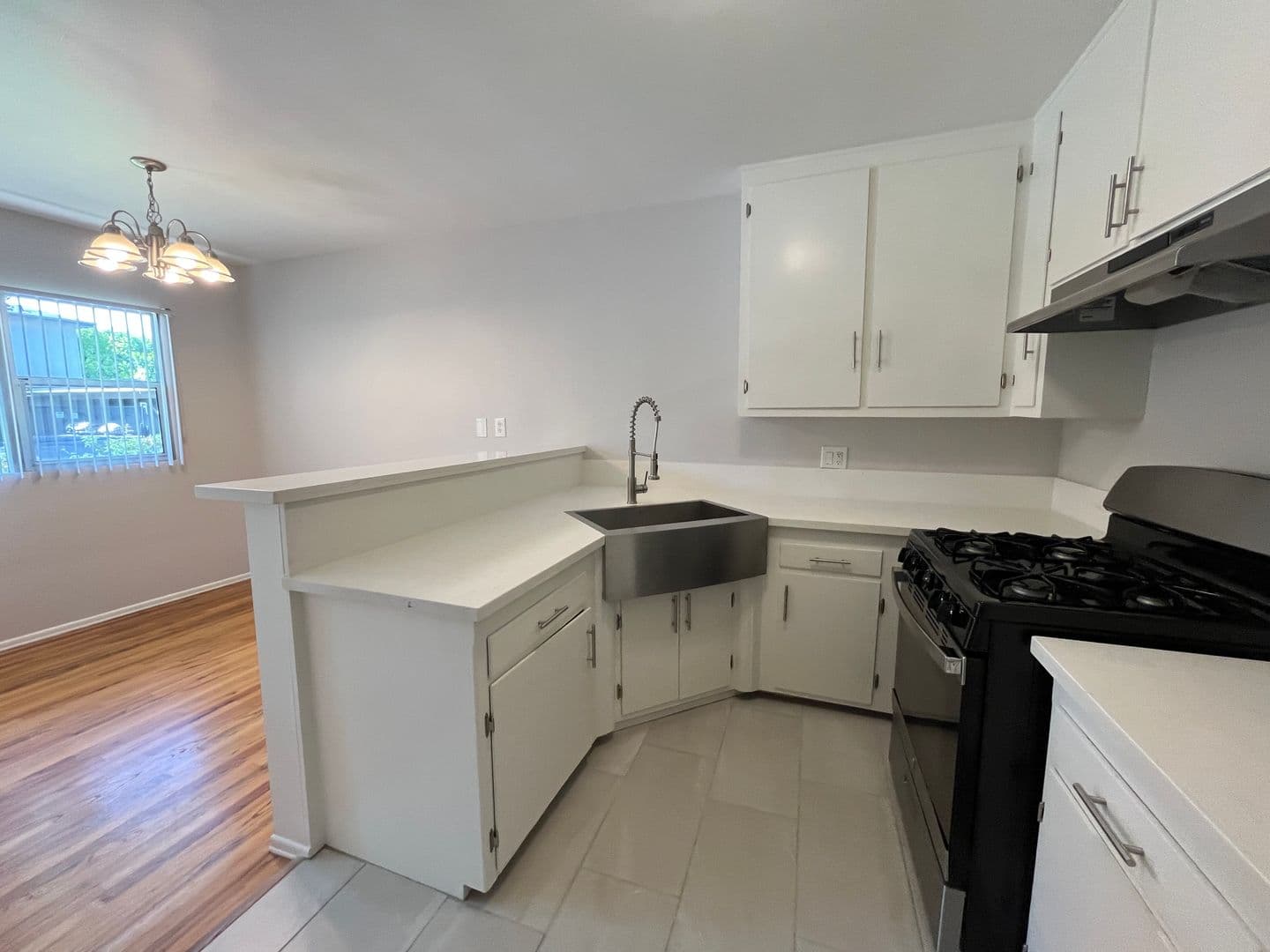 North Hollywood Apartment: 4400 Farmdale Avenue