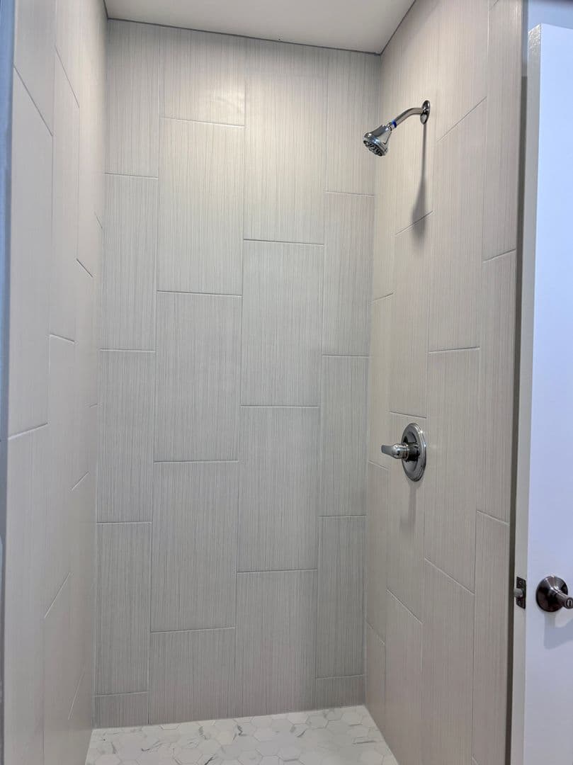 Los Angeles Apartment: 125 South Croft Avenue