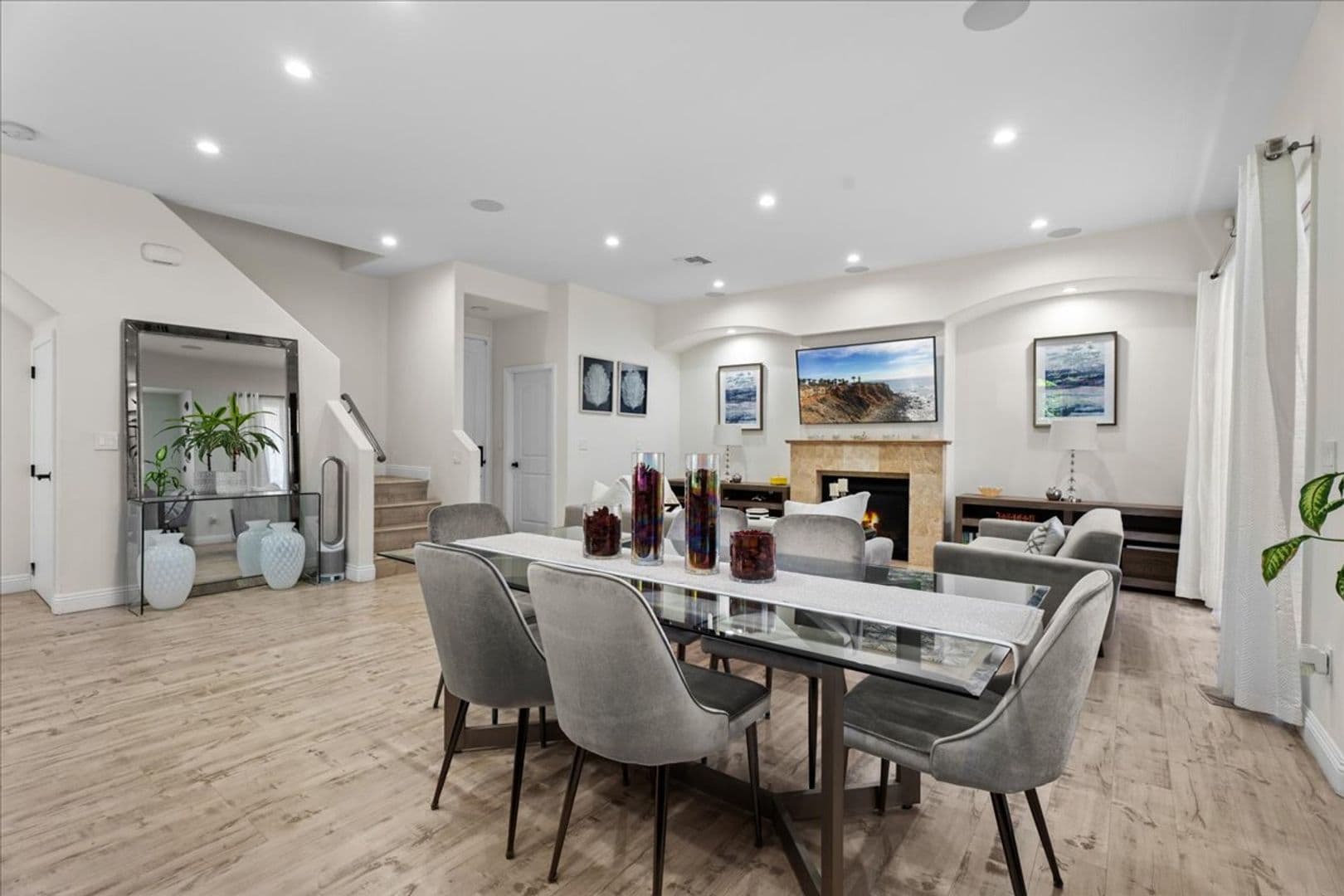 Valley Village Townhome: 5404 Bellingham Ave #2