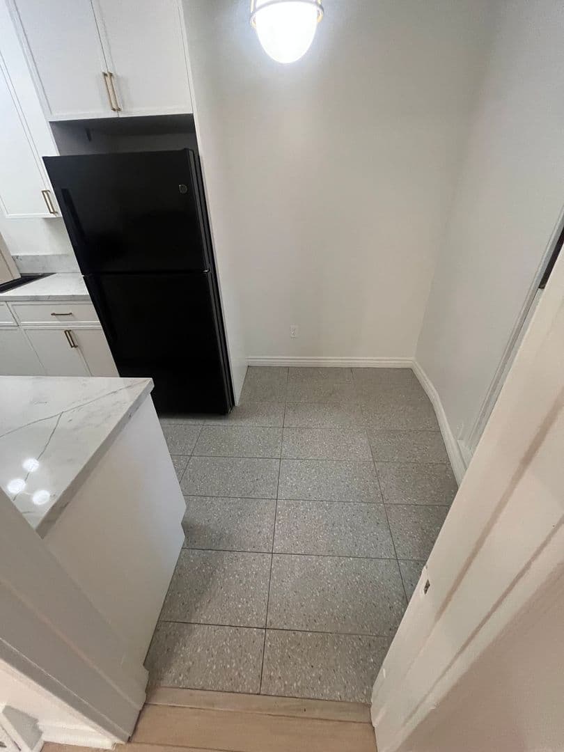 Los Angeles Apartment: 7414 Hollywood Blvd