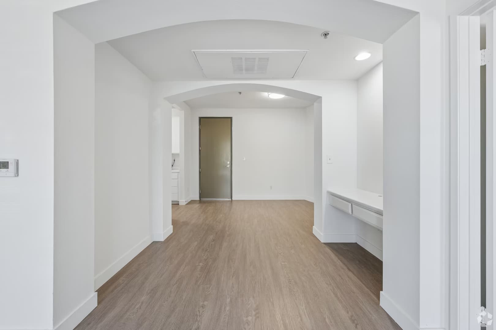 Northridge Apartment: 9850 Zelzah Ave