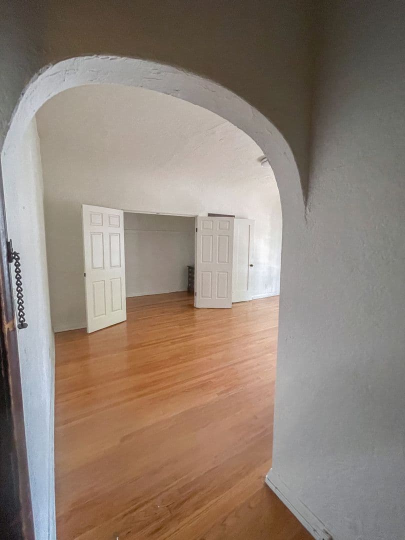 Los Angeles Apartment: 367 N Orange Grove Ave.