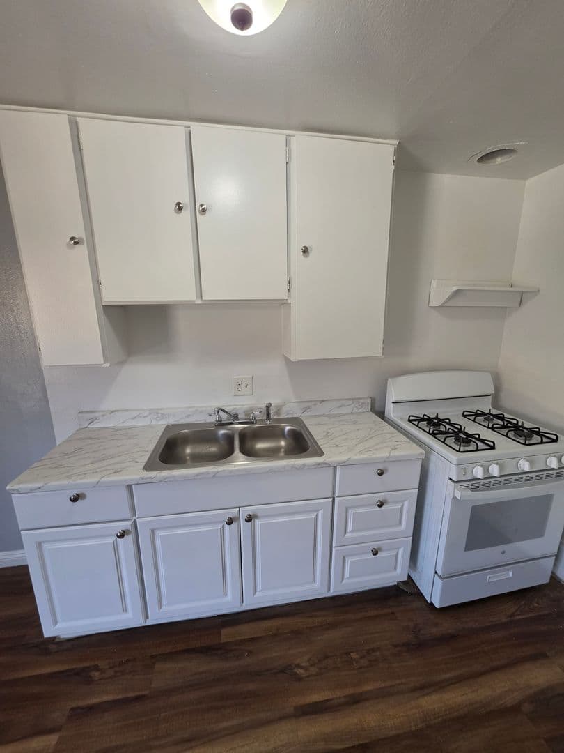 Baldwin Park Apartment: 3933-3943 La Rica Avenue