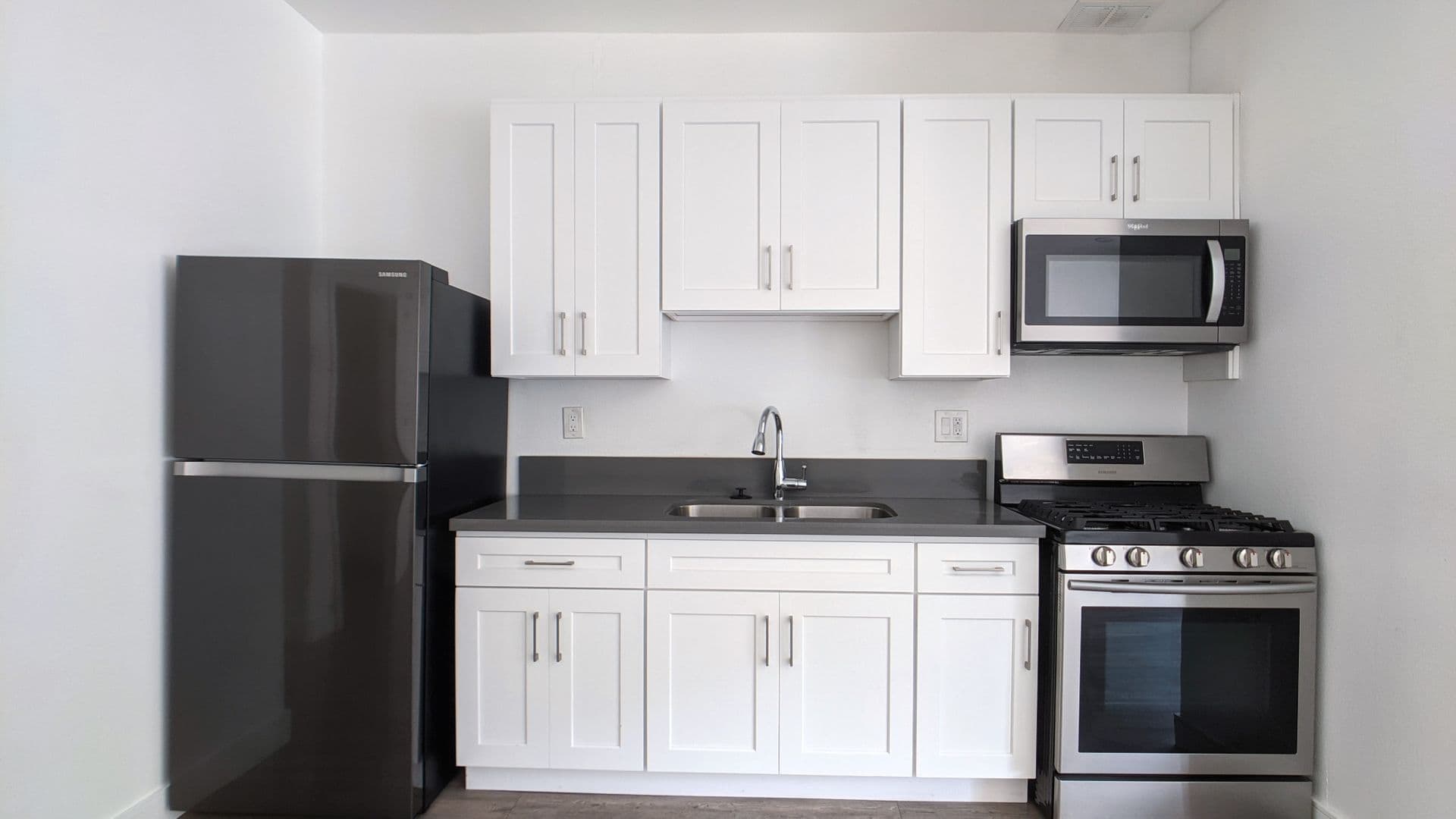 Los Angeles Apartment: 722 S Manhattan Place