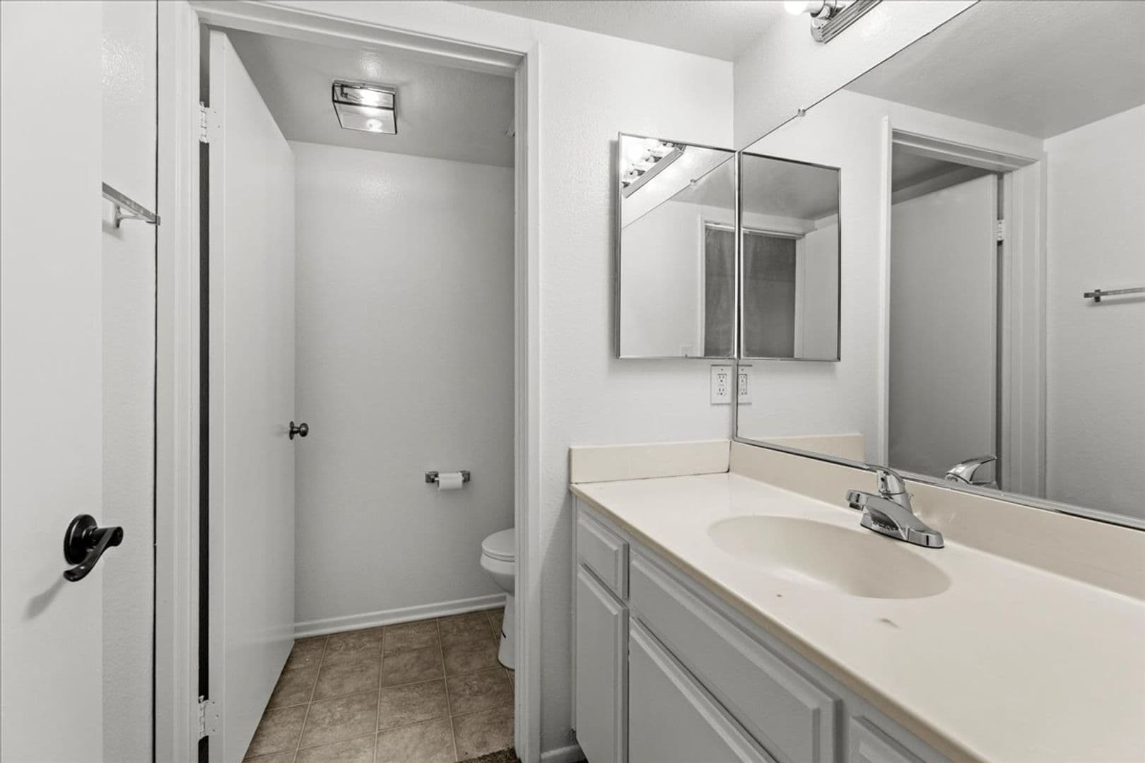North Hills Apartment: 9660 Sepulveda Blvd