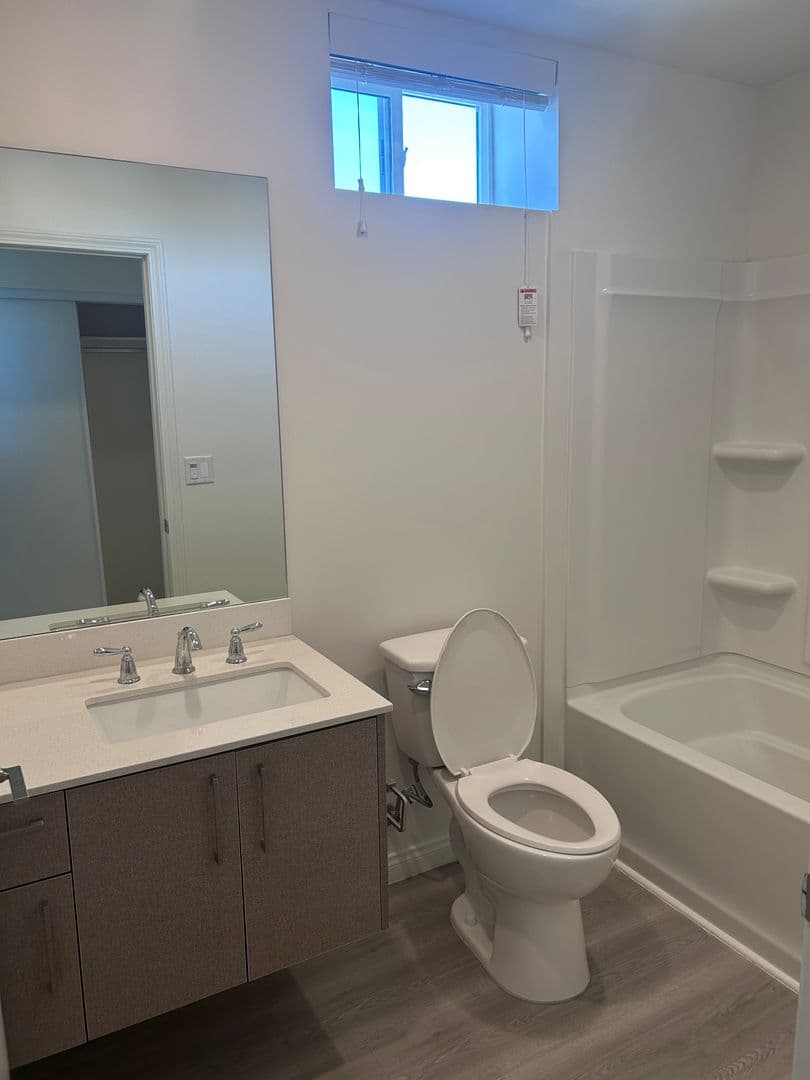 Van Nuys Apartment: 13724 Victory Blvd.