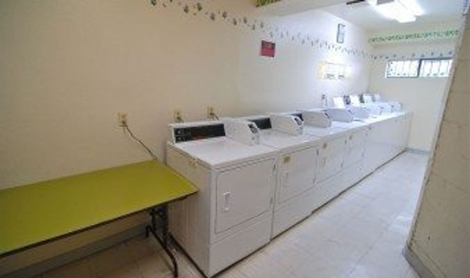 Van Nuys Apartment: 7320 Hazeltine Avenue