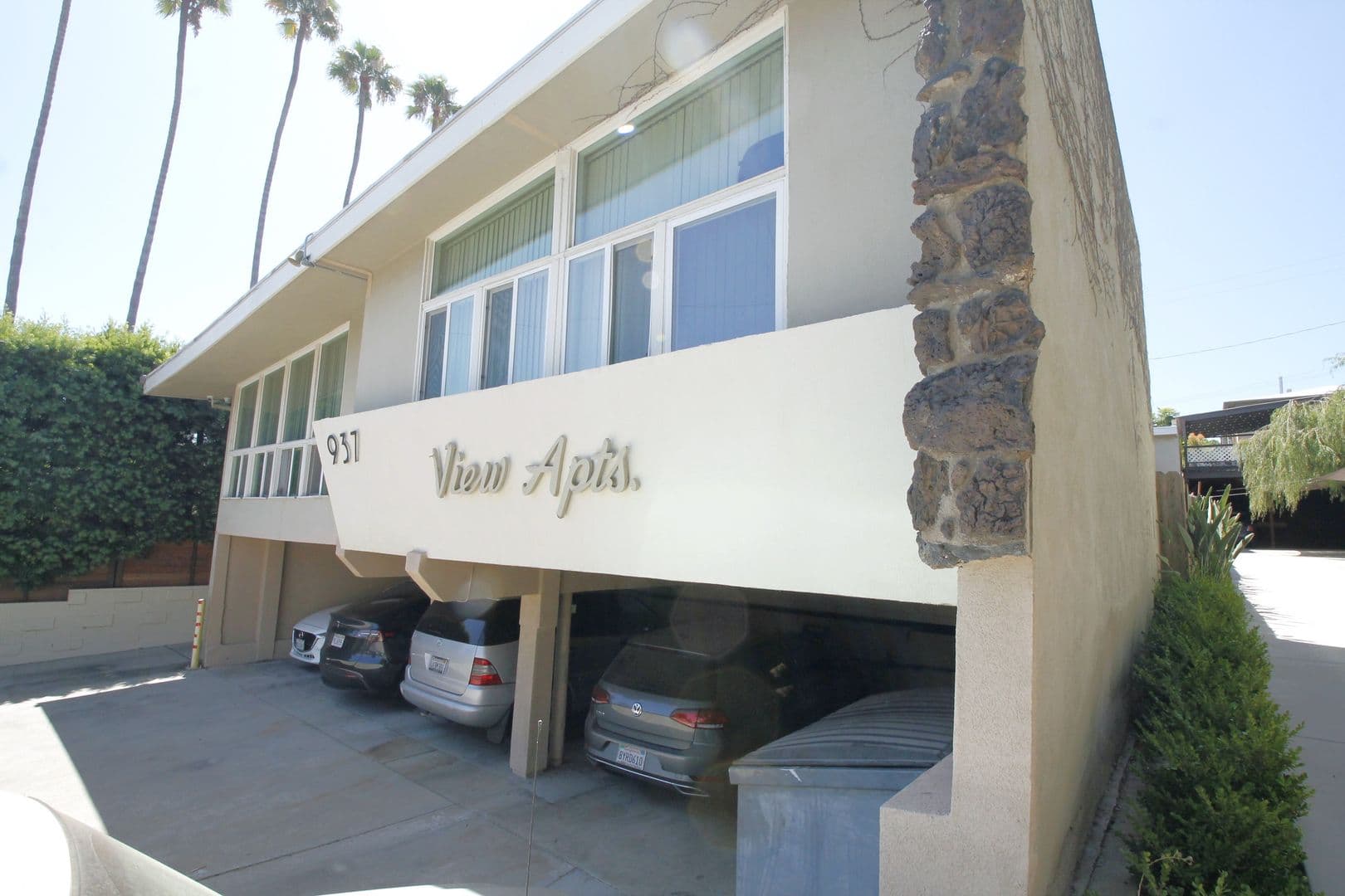 West Hollywood Apartment: 937 Hilldale Ave.