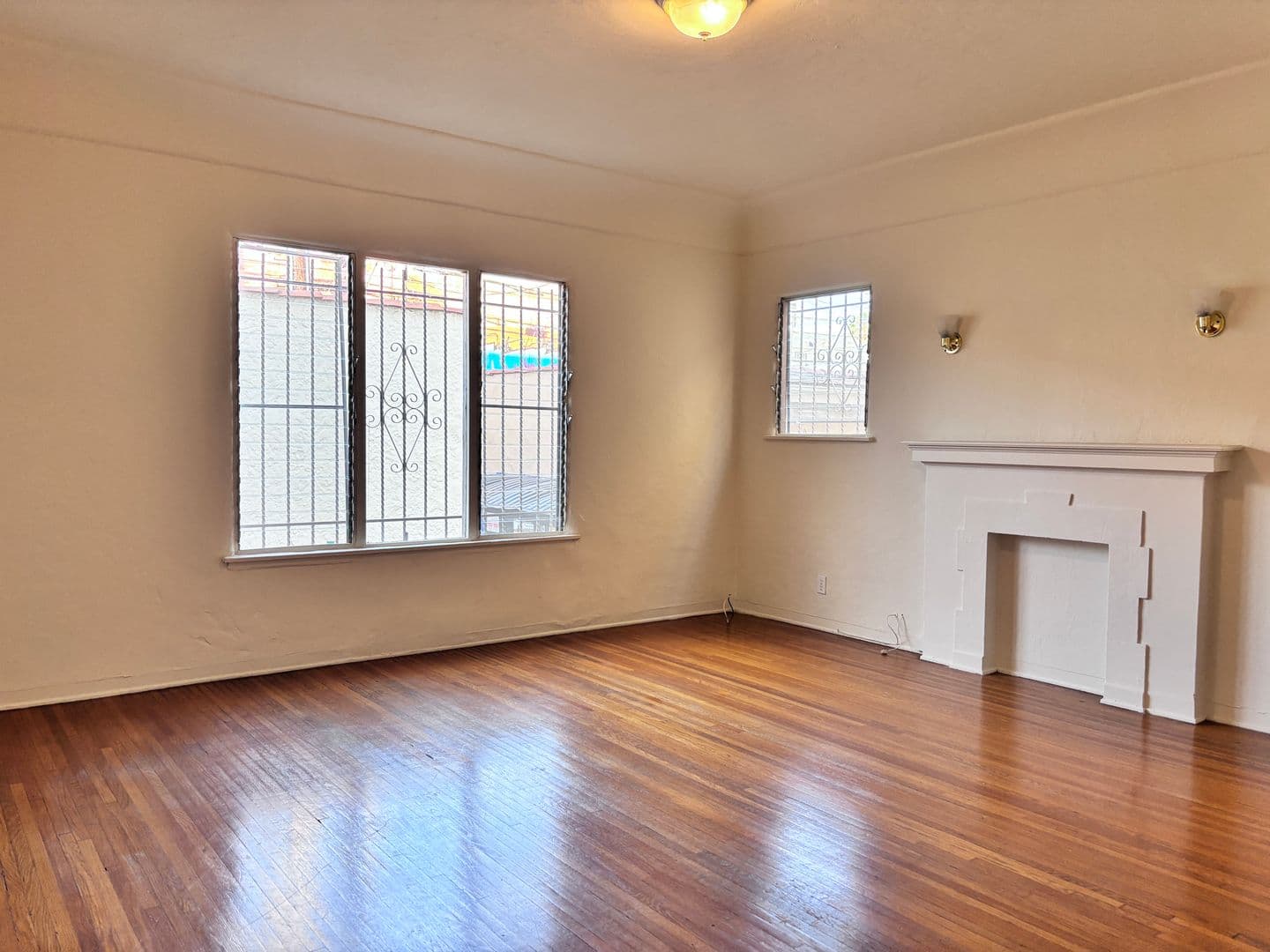 Los Angeles Apartment: 422 N. Hayworth Ave.