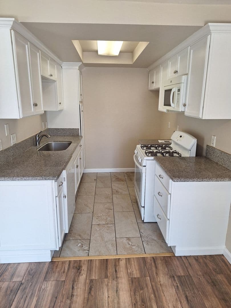 Redlands Apartment: 1269 N. EDWARDS ST #11