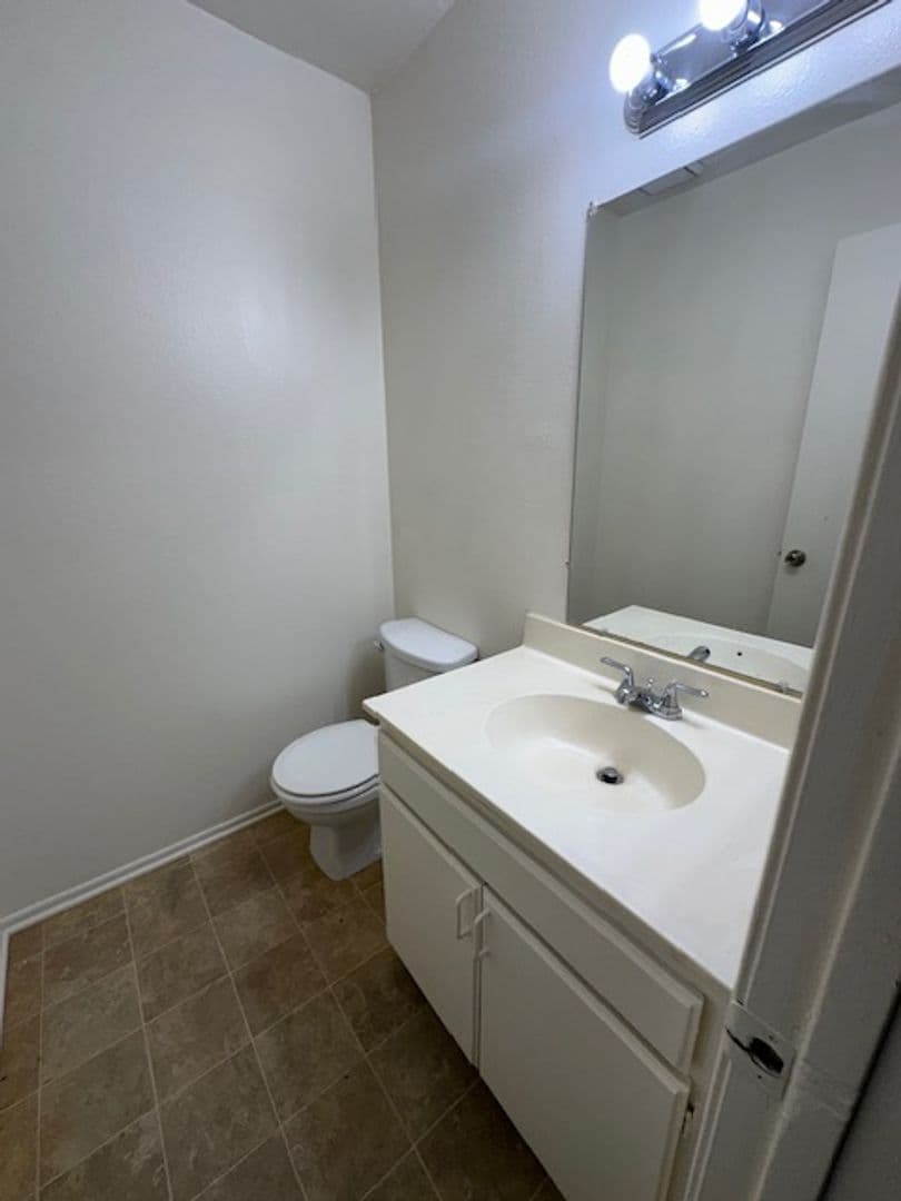 Ontario Apartment: 1468 East D Street