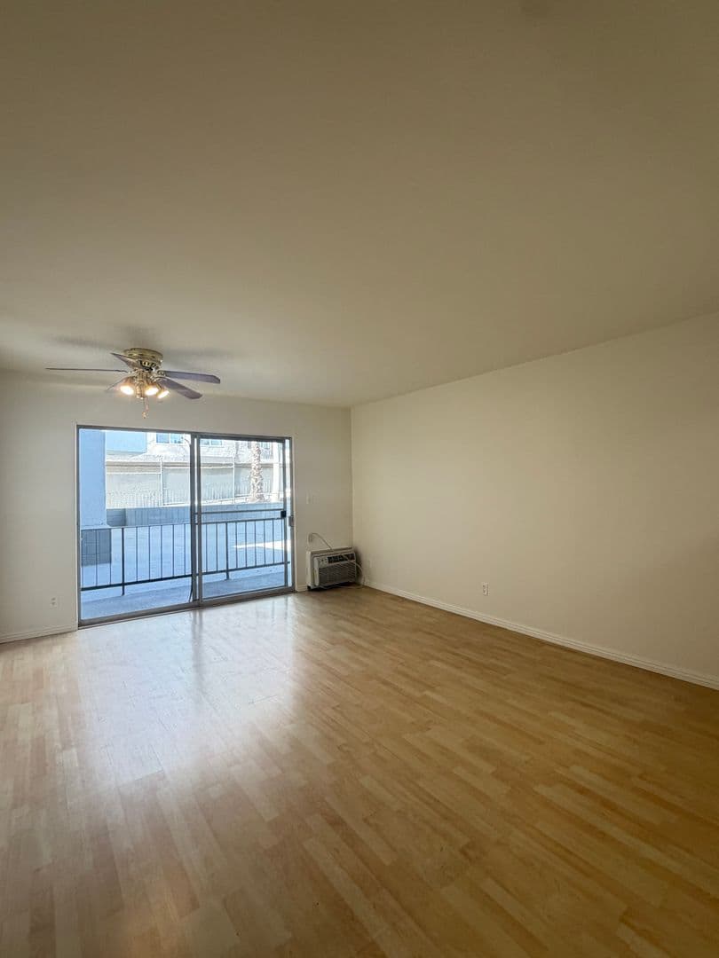 Los Angeles Apartment: 7225-7235 Hollywood Blvd