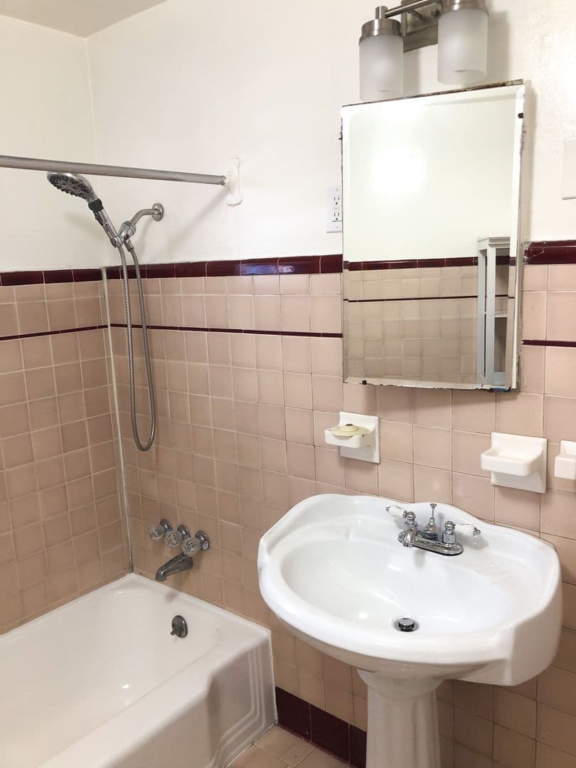 Los Angeles Apartment: 8149 Blackburn Ave.